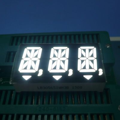 Bom preço. Display LED de 14 segmentos de três dígitos branco com 14,2 mm de altura de caracteres e ânodo/cátodo comum para indicadores digitais on-line
