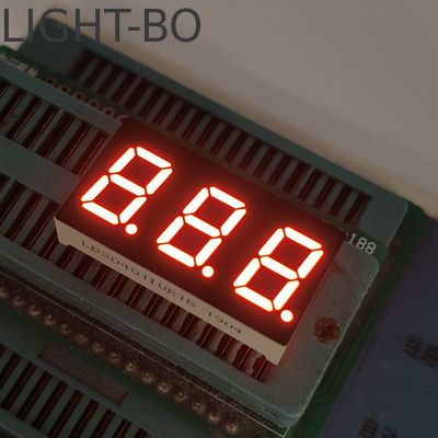 Bom preço. Display LED de 7 segmentos com catodo comum de três dígitos on-line