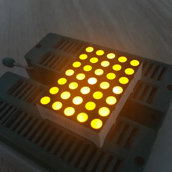 Super brilhante amarelo DOT Matrix LED Display 3mm para sinais em movimento / painéis de mensagens 4